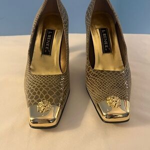 J. Renee (Lenox) Women's Gold Tipped Olive Pump Size 11